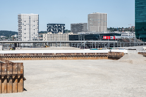 Joachim Leser fotografiert die sich verändernde Stadtlandschaft vom Zugfenster aus